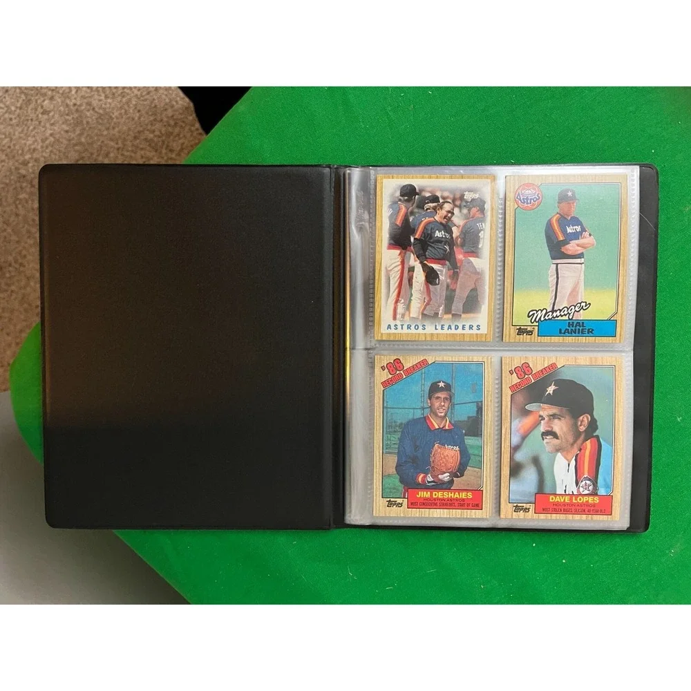 Houston Astros 1987 Topps‎ Team Set with 40 card collector album.